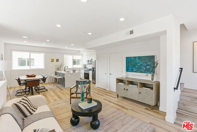 14651 W Sara Lane, Panorama City (los Angeles), CA 91402