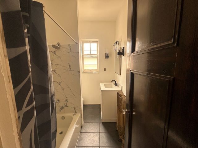 953 E Hyde Park Boulevard 3, Chicago, IL 60615