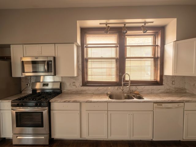 953 E Hyde Park Boulevard 3, Chicago, IL 60615