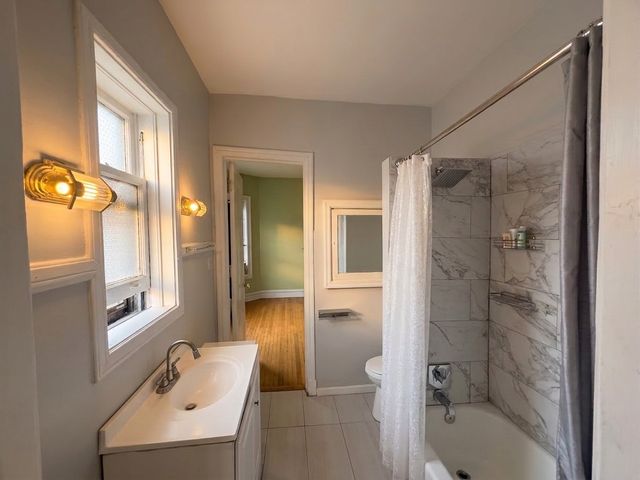 953 E Hyde Park Boulevard 3, Chicago, IL 60615