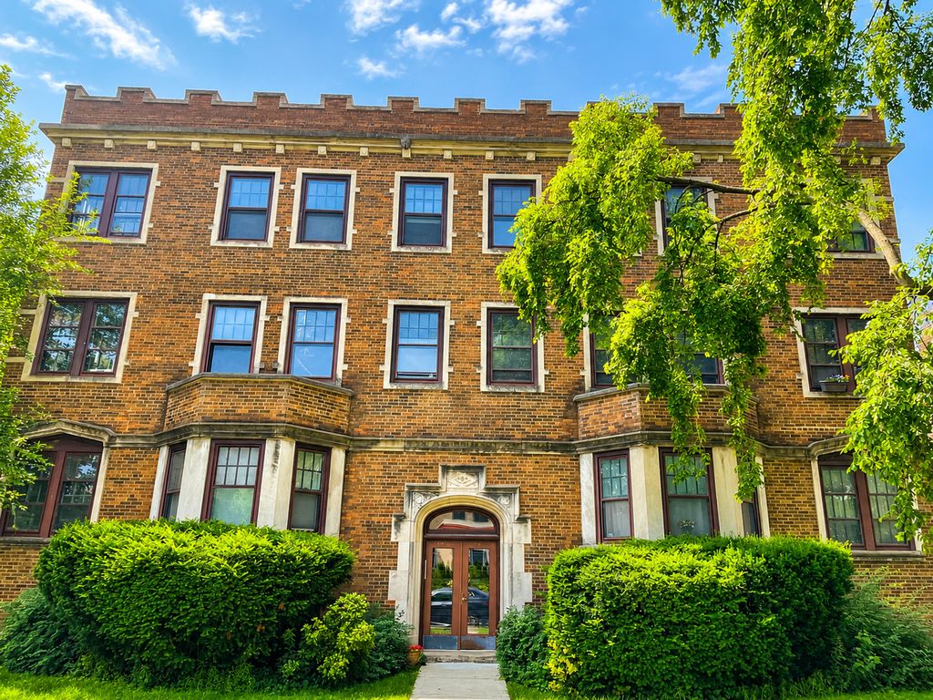 953 E Hyde Park Boulevard 3, Chicago, IL 60615