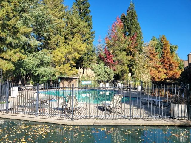 2430 Larkspur Ln #280, Sacramento, CA 95825