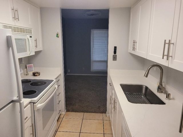 2430 Larkspur Ln #280, Sacramento, CA 95825