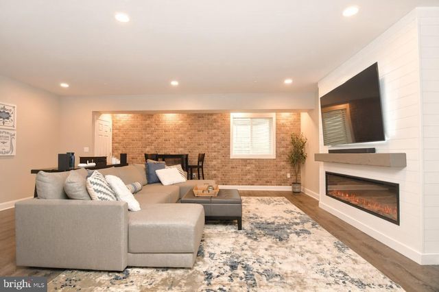 2091 JULIA DR, Conshohocken, PA 19428