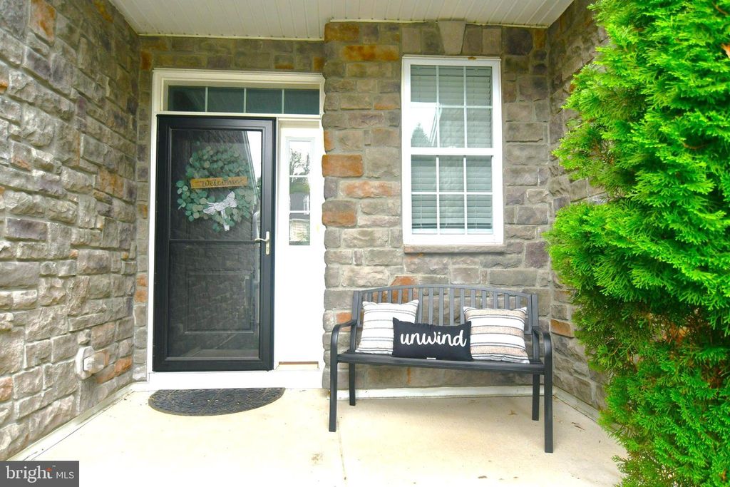2091 JULIA DR, CONSHOHOCKEN, PA 19428 — photo 2