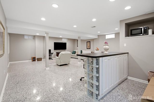 21 Heritage Drive, South River, NJ 08882