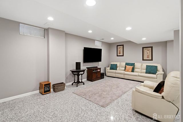 21 Heritage Drive, South River, NJ 08882