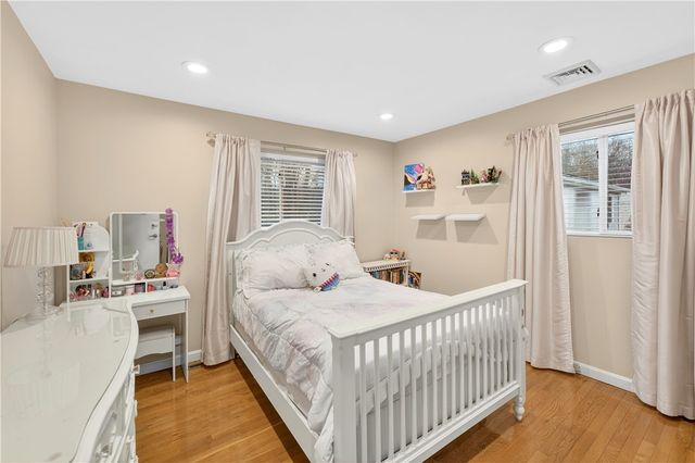 82 Mohawk Trail, Cranston, RI 02921