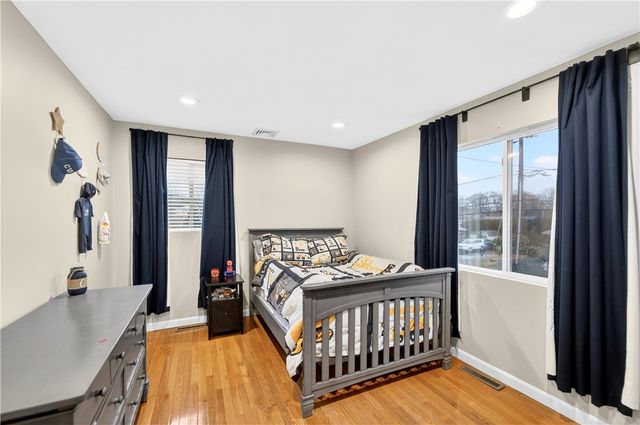 82 Mohawk Trail, Cranston, RI 02921