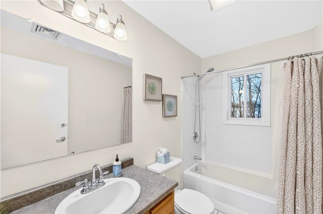 82 Mohawk Trail, Cranston, RI 02921