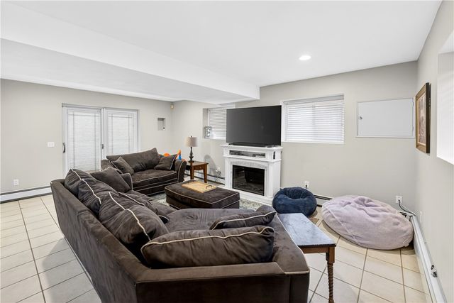 82 Mohawk Trail, Cranston, RI 02921