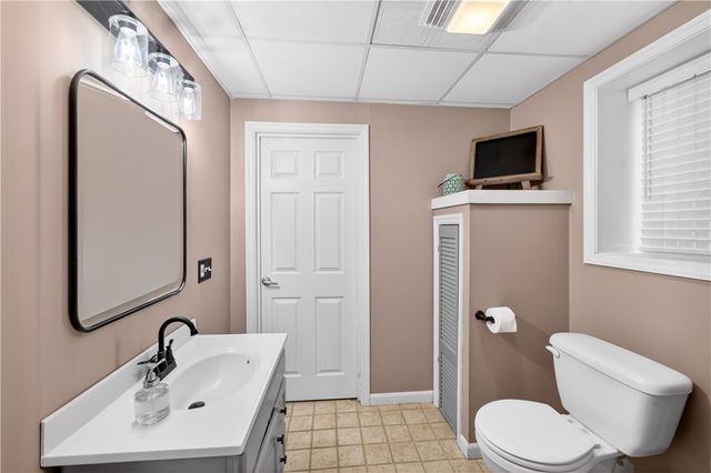 82 Mohawk Trail, Cranston, RI 02921