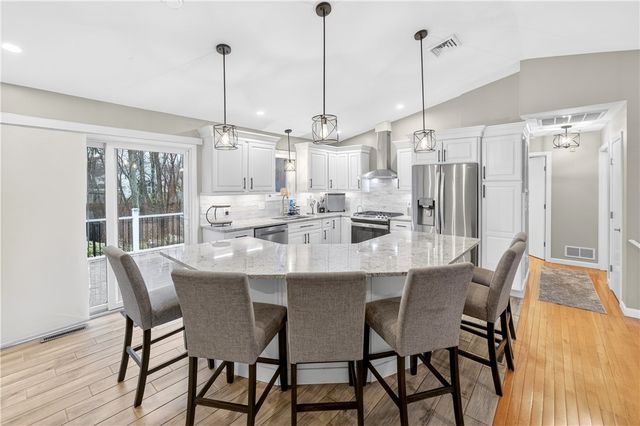 82 Mohawk Trail, Cranston, RI 02921