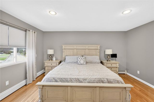 82 Mohawk Trail, Cranston, RI 02921