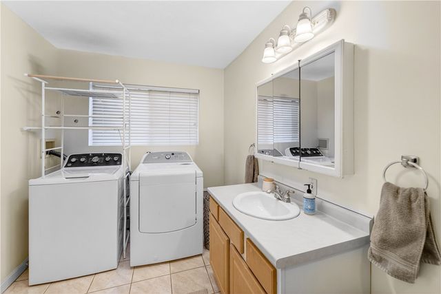 82 Mohawk Trail, Cranston, RI 02921