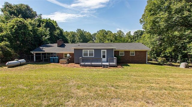 858 Nc Highway 62 W, Greensboro, NC 27406