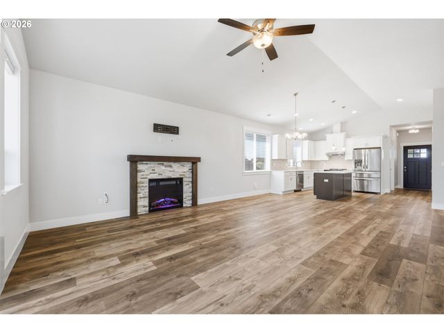 1770 Ne GILBERT Ln, Estacada, OR 97023