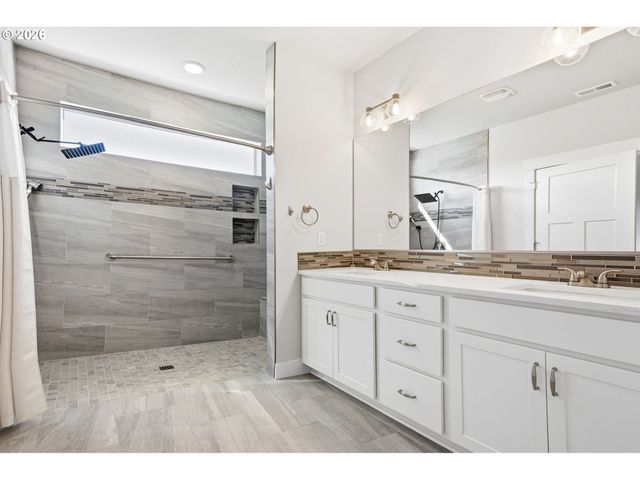 1770 Ne GILBERT Ln, Estacada, OR 97023