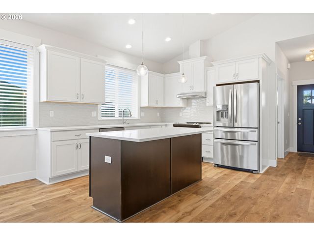 1770 Ne GILBERT Ln, Estacada, OR 97023