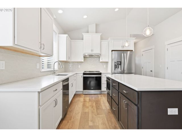 1770 Ne GILBERT Ln, Estacada, OR 97023