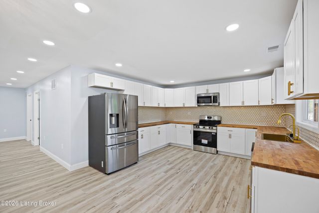 569 Pitts Point Rd, Shepherdsville, KY 40165