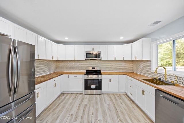 569 Pitts Point Rd, Shepherdsville, KY 40165