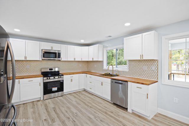 569 Pitts Point Rd, Shepherdsville, KY 40165