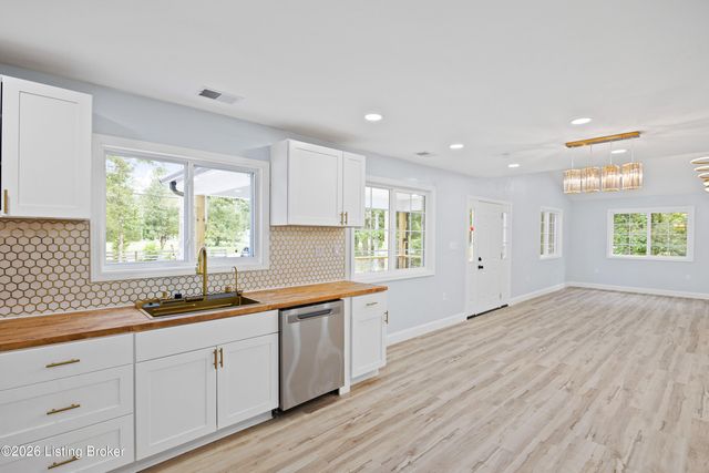 569 Pitts Point Rd, Shepherdsville, KY 40165