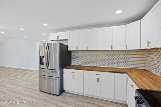 569 Pitts Point Rd, Shepherdsville, KY 40165