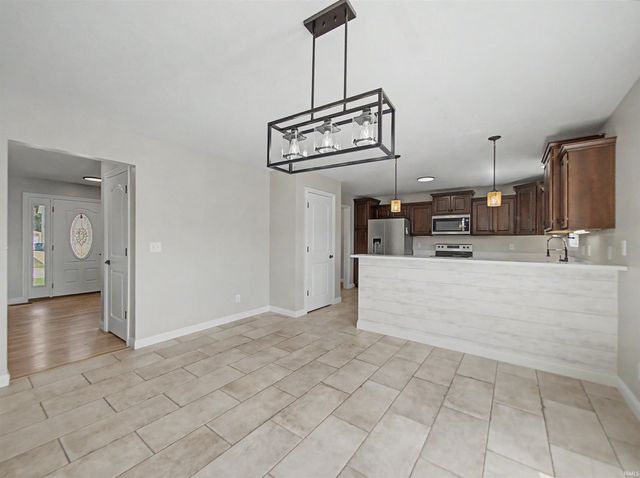 7537 tia Court, Evansville, IN 47720