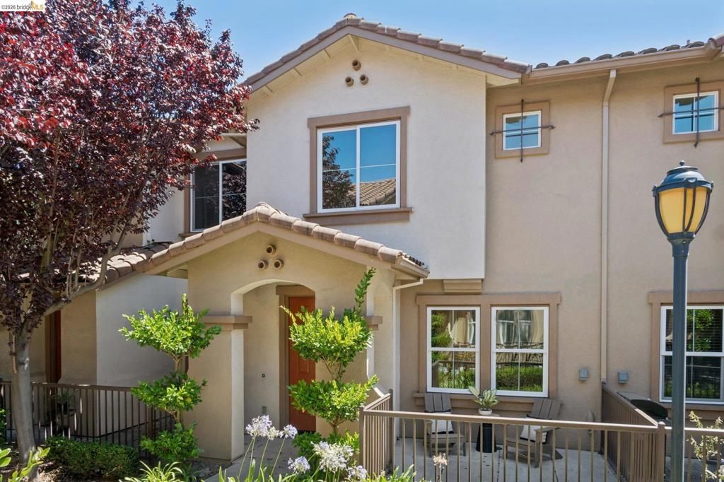Image 2 of property listing at 115 Carmel St, San Pablo, CA 94806