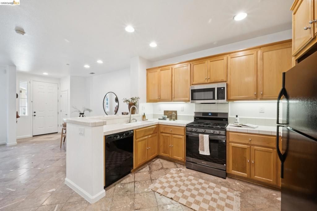 Image 21 of property listing at 115 Carmel St, San Pablo, CA 94806