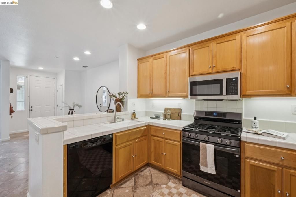 Image 22 of property listing at 115 Carmel St, San Pablo, CA 94806