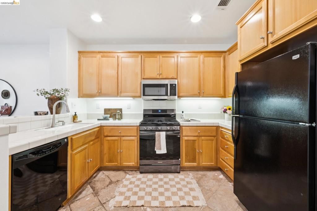 Image 23 of property listing at 115 Carmel St, San Pablo, CA 94806