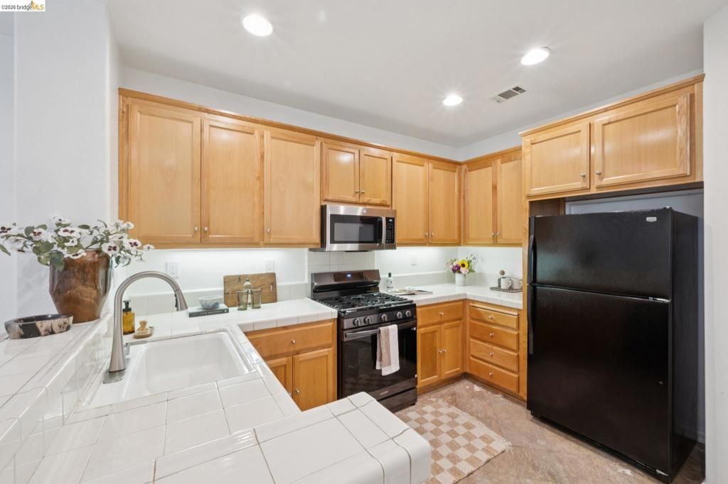 Image 25 of property listing at 115 Carmel St, San Pablo, CA 94806