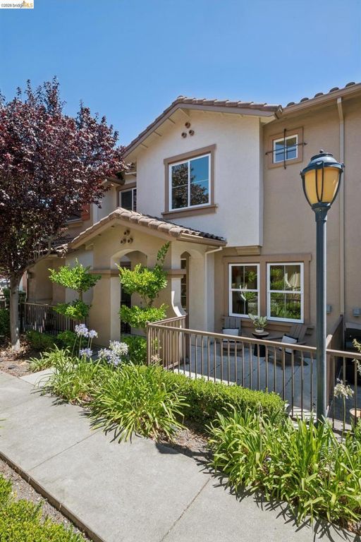 Image 3 of property listing at 115 Carmel St, San Pablo, CA 94806