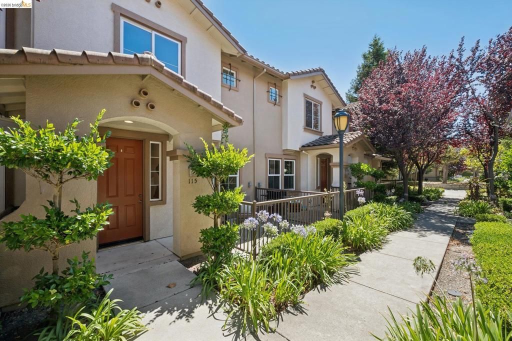 Image 5 of property listing at 115 Carmel St, San Pablo, CA 94806