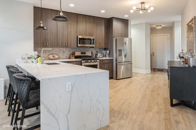 3839 N Clark Street 105, Chicago, IL 60613