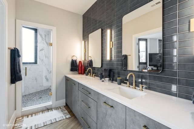 3839 N Clark Street 105, Chicago, IL 60613