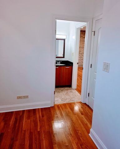 2544 W Hollywood Avenue 1, Chicago, IL 60659