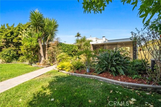 1824 Park Street, Huntington Beach, CA 92648