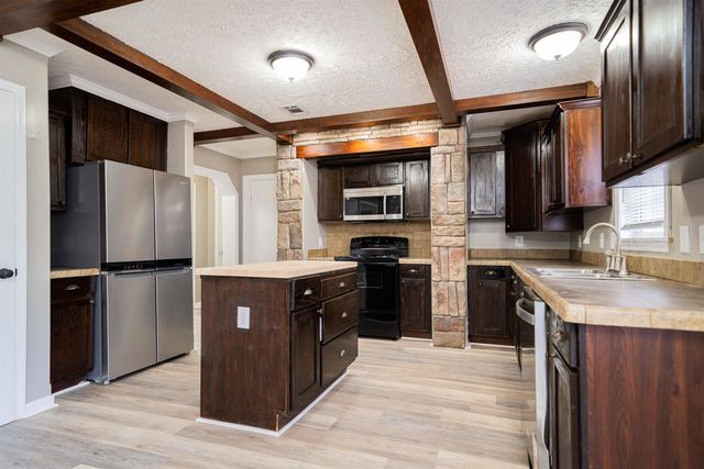 2568 James Marshall Rd, Marshall, TX 75670