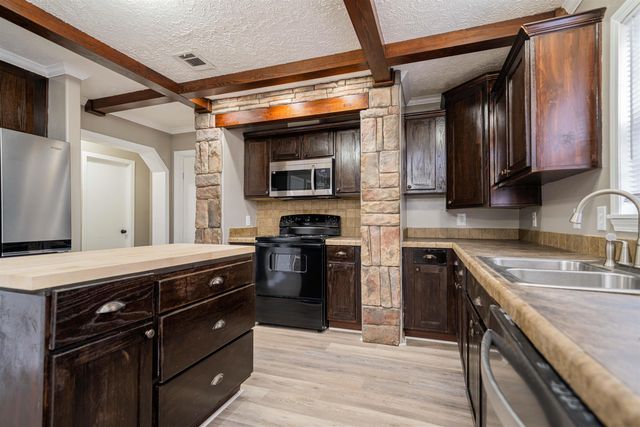 2568 James Marshall Rd, Marshall, TX 75670