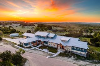 554 Seven Falls Dr, Fredericksburg, TX 78624