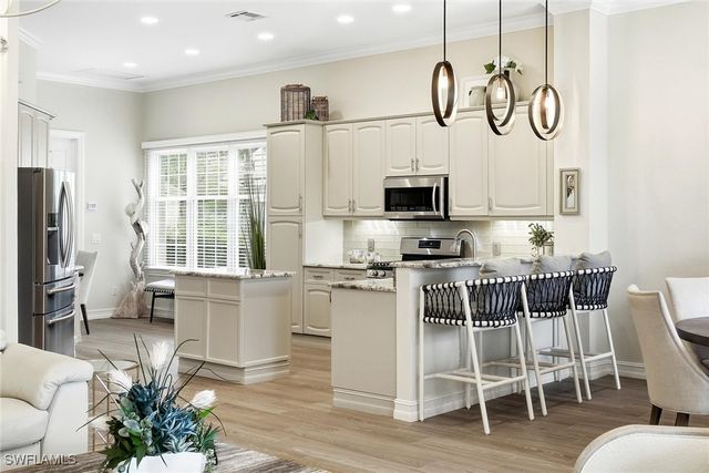 8425 Mallards WAY, Naples, FL 34114