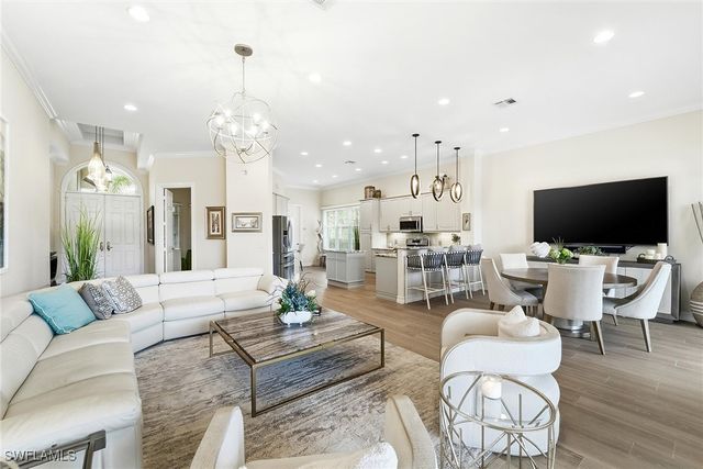 8425 Mallards WAY, Naples, FL 34114