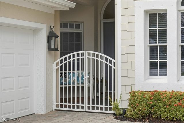 8425 Mallards WAY, Naples, FL 34114