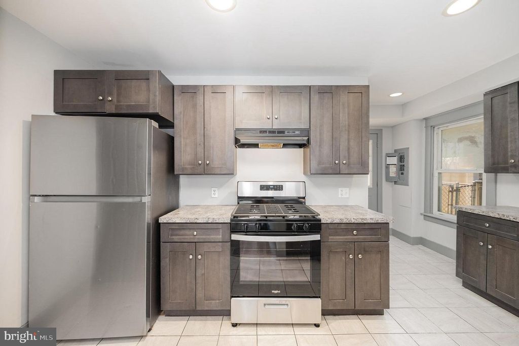 284 W MAPLE ST, York, PA 17401