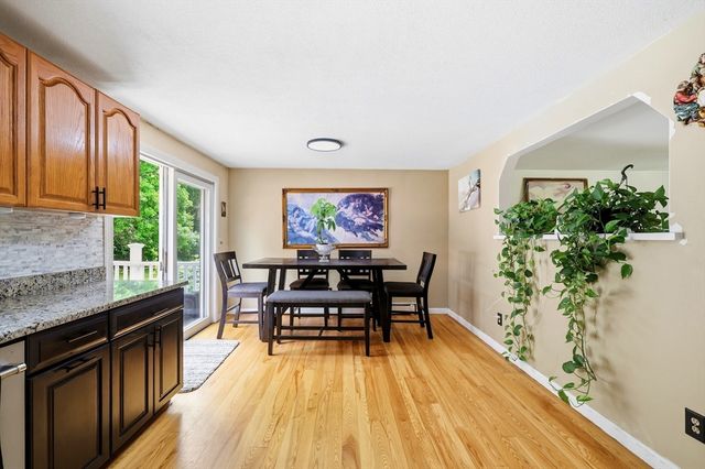 23 Phelps St, Easthampton, MA 01027