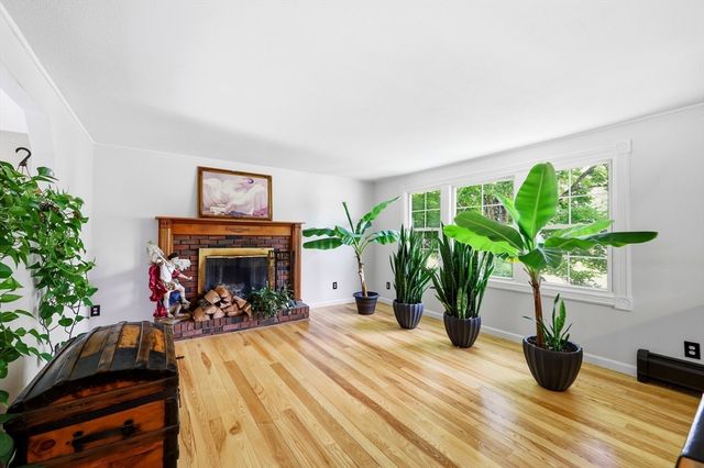 23 Phelps St, Easthampton, MA 01027